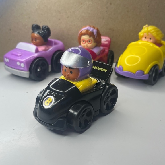 Fisher-Price set of 4 little people wheelies - Picture 4 of 6